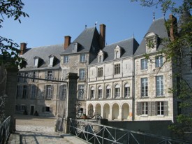 St Brisson Chateau cour intérieure